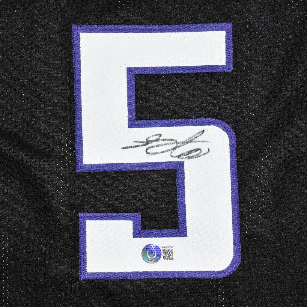 De'Aaron Fox Signed Sacramento Black Basketball Jersey (Beckett)