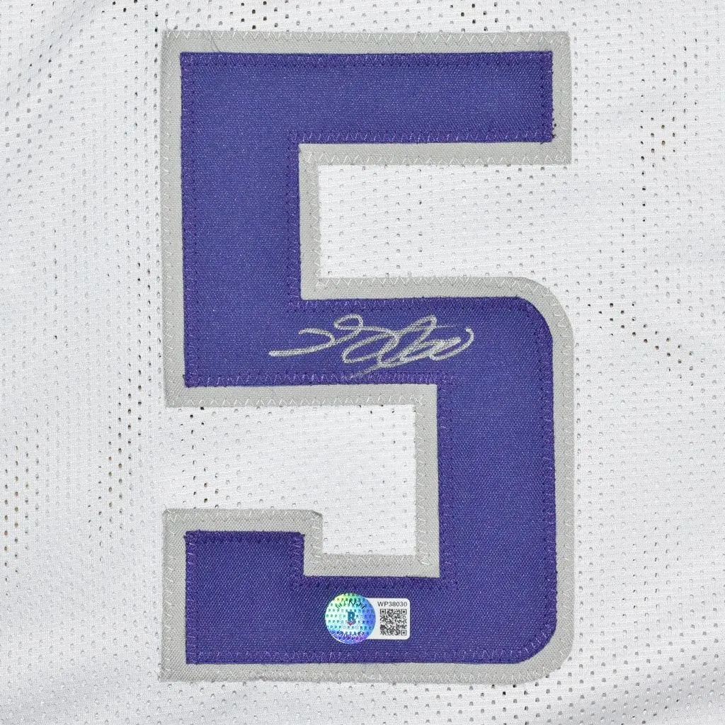 De'Aaron Fox Signed Sacramento White Basketball Jersey (Beckett)